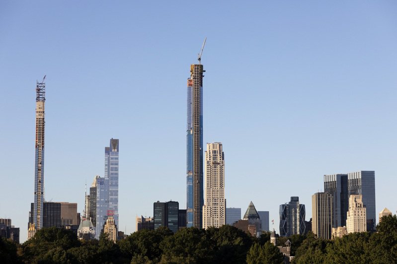 纽约已取代旧金山，成为全美租屋最火爆的市场。图为曼哈顿的超高公寓楼。(美联社)(photo:UDN)