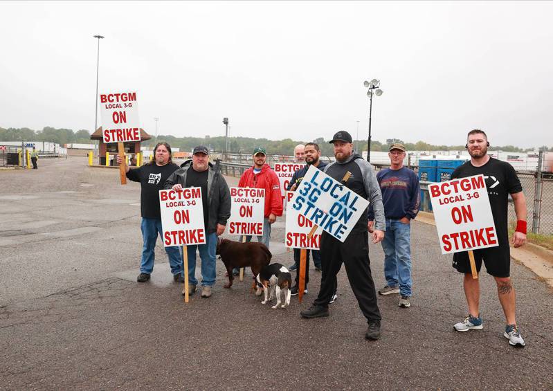 密西根州战斗市的谷片大厂「家乐氏」公司员工7日展开罢工抗议。(Getty Images)(photo:UDN)