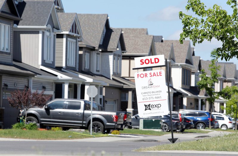 为使交易火热的房市降温，加拿大拟在两年内禁止多数外国人买房。(路透资料照片)(photo:UDN)