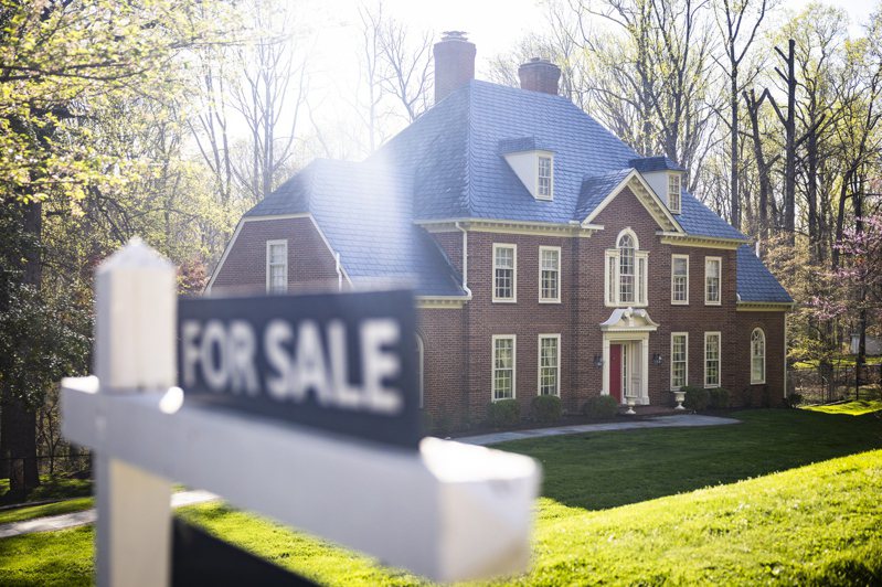 美国房贷利率虽走高，但房地产市场仍热络。图为马里兰州一处别墅挂牌求售。(欧新社)(photo:UDN)