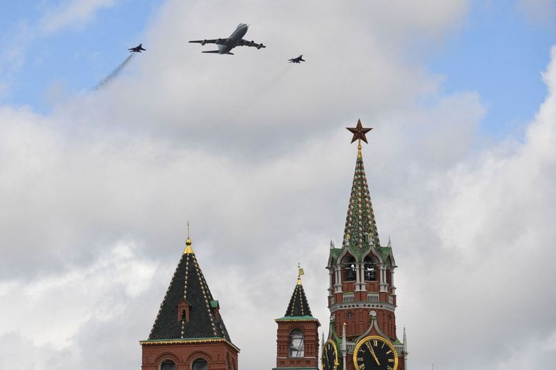 莫斯科红场5月9日举行二战胜利日阅兵之前，被称为「末日飞机」的俄罗斯总统蒲亭核战指挥专机在莫斯科郊区低空飞过。(Getty Images)(photo:UDN)