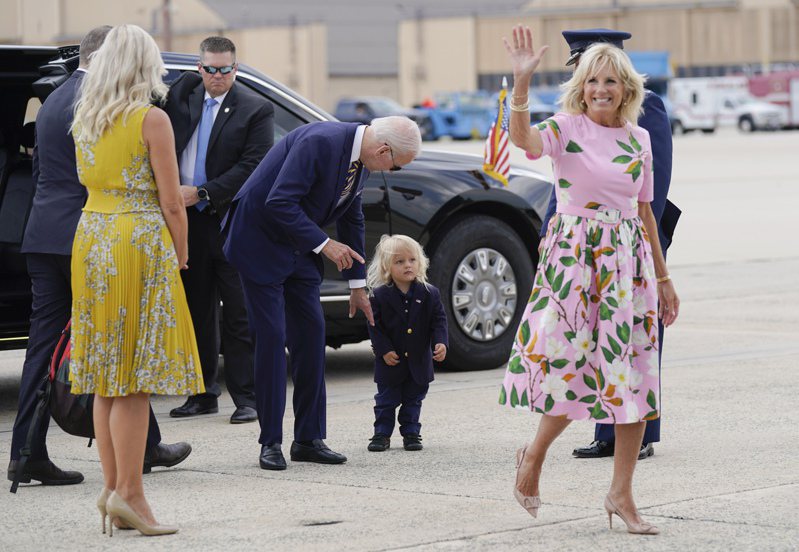 拜登总统10日偕家人抵达南卡罗来纳州度假。(美联社)(photo:UDN)