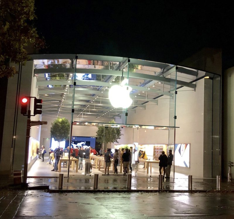 被抢苹果店已恢复营业。（记者王子涵／摄影）(photo:UDN)