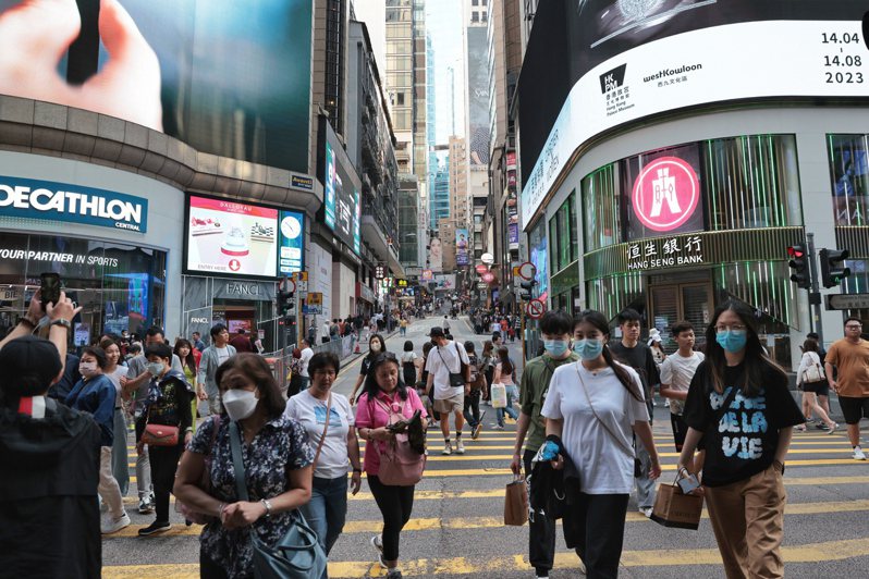 展望香港全年經濟，研究機構普遍上調今年經濟增長預測。（中通社資料照片）