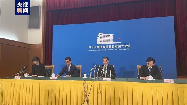 中國駐日大使吳江浩(右二)4日表示，國際原子能總署(IAEA)的報告不能成為福島核廢水排海「通行證」。(視頻截圖)