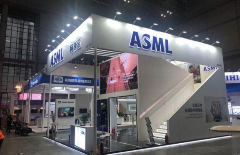 南華早報報導，中國進口荷蘭半導體設備大廠艾司摩爾（ASML）曝光機數量激增，前7月就已經超過ASML原本2023年的全年預期出貨。（新華社）