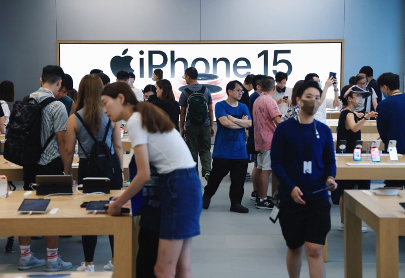 蘋果新手機在中國銷售不如預期，蘋果罕見加大「雙11」的促銷力度。（中通社）