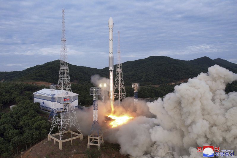北韓計畫於11月22日至12月1日之間朝黃海和東海方向發射一枚運載太空衛星的火箭。(美聯社資料照)