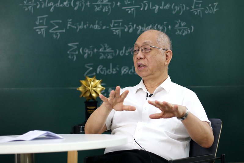 丘成桐日前從哈佛大學退休，全職回到清華大學，受聘為講席教授。(中新社資料照片)