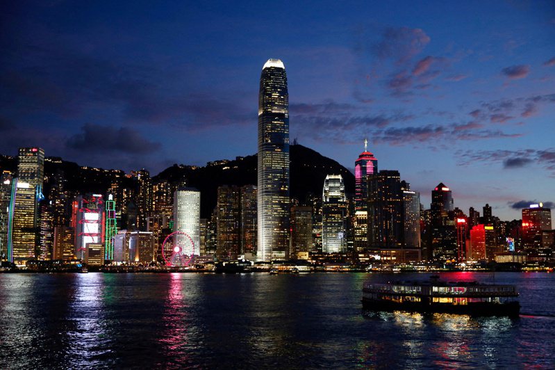 外企駐港總部創11年新低，圖為香港維多利亞港及高樓大廈。（路透資料照片）