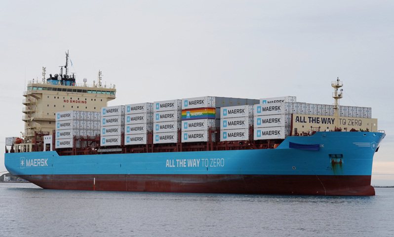 在多國護航部署到位的情況下，貨櫃航運巨擘馬士基準備恢復行經紅海。(路透)