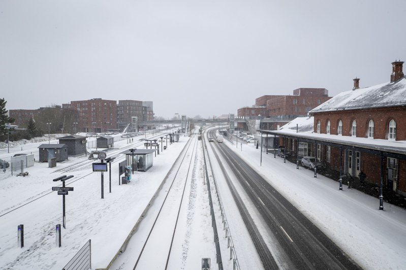 北欧地区气温连续第二天降至华氏零下40度，丹麦日德兰半岛中部维堡降大雪。(美联社)(photo:UDN)