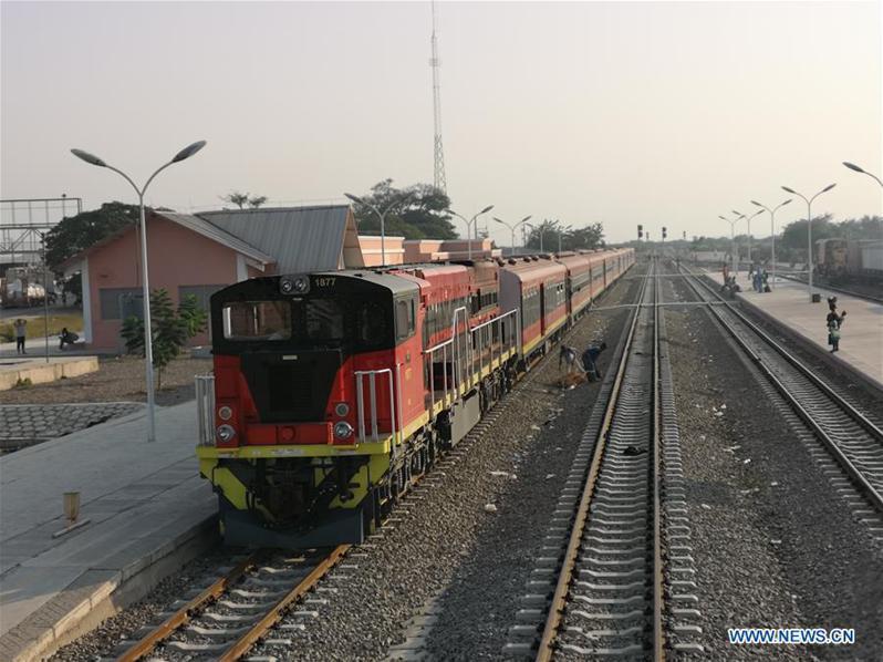 圖為中鐵21局集團公司2019年10月在洛比托市正式移交洛比托大西洋鐵路給安哥拉來營運，全長1344公里。(新華社)