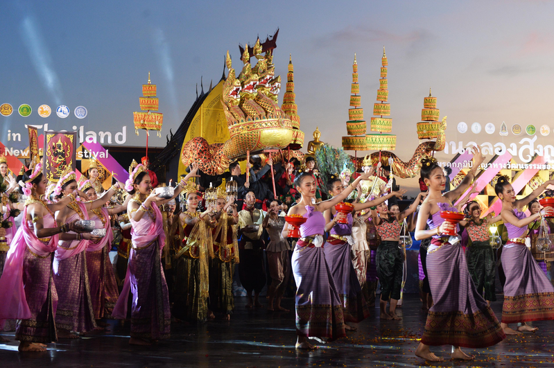 中泰簽署互免簽證協定，可望帶動雙邊觀光旅遊。圖為2023年12月7日，泰國文化部在曼谷舉行宋干節（潑水節）入選聯合國非物質文化遺產名錄慶祝活動。（新華社）