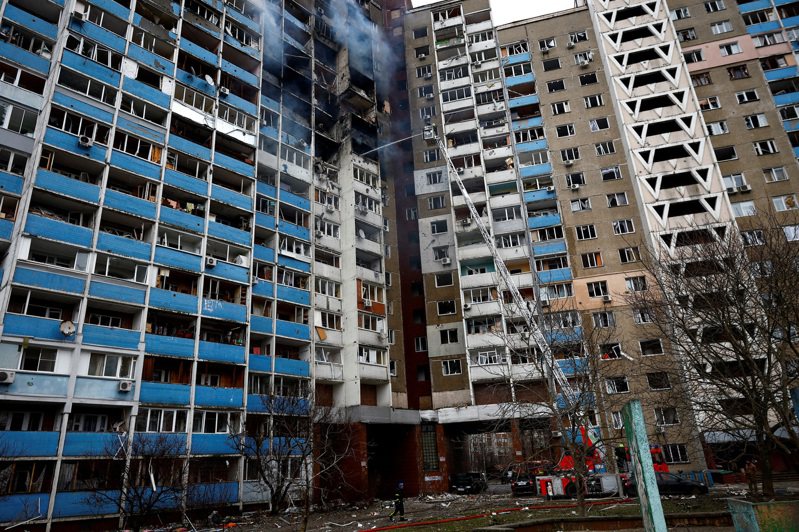 俄羅斯7日襲擊基輔，造成至少5人死亡，一些住宅和能源基礎設施受破壞。（路透）