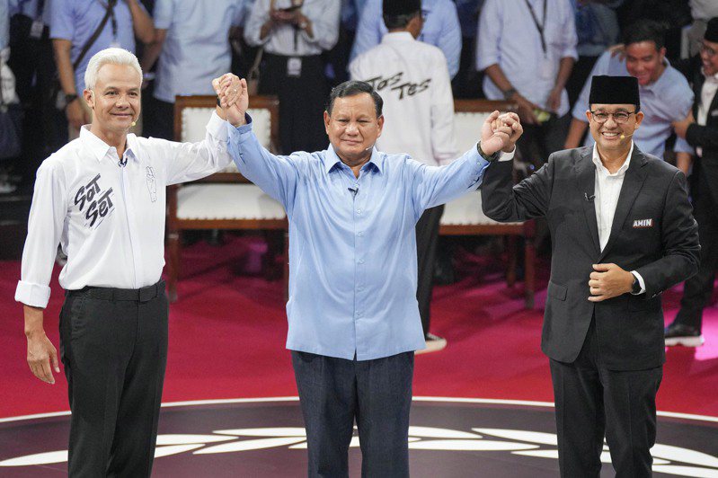 印尼總統大選三組候選人甘查爾(左起)、普拉伯沃、阿尼斯。(美聯社)