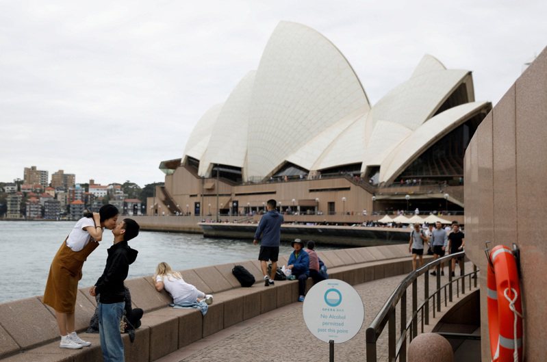 中國房企旭輝集團14日公告指出，將出售位於澳洲雪梨物業60%權益，以緩解境外流動資金壓力。圖為雪梨歌劇院一景。（路透）