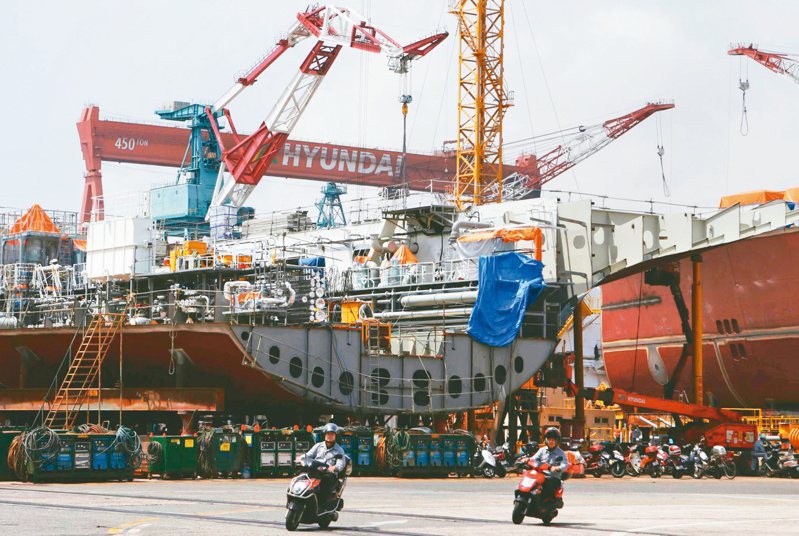 美國海軍部長德爾托羅2月相繼造訪日韓的三家造船廠，包括圖中南韓現代重工在蔚山的造船廠；圖為資料照。（路透）