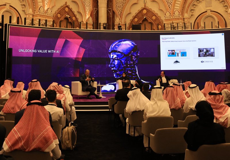 沙乌地阿拉伯计画大举投资AI领域，图为2022年9月沙国举办全球AI峰会。(新华社)(photo:UDN)