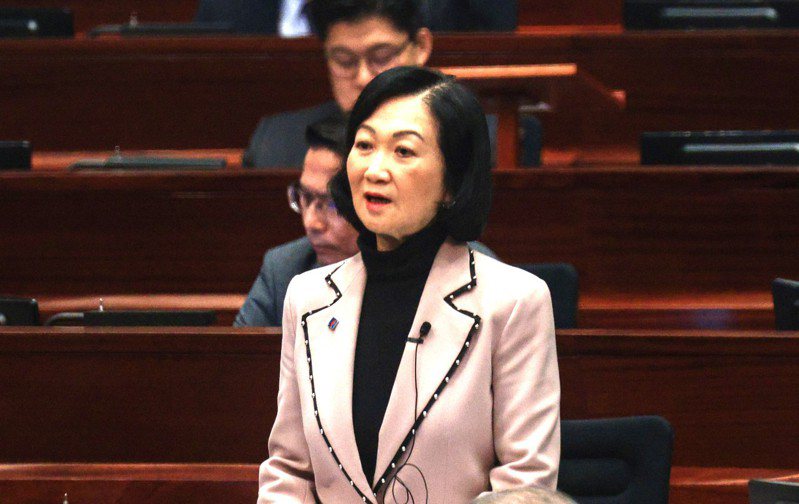香港立法會議員葉劉淑儀倡導民間外交重建香港國際形象，稱「低級紅」要慢慢改。（中通社）