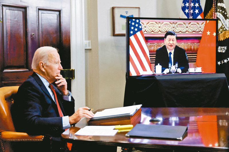 美國總統拜登（左）和中國國家主席習近平（右）2日通話，這是兩人自去年11月在美國舊金山會議以來首次通話。（路透資料照片）