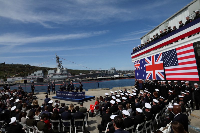 澳洲、英國和美國8日發布聯合聲明表示，三國正考慮讓日本參與「AUKUS第二支柱」的合作；圖為2023年3月美英澳在美國舉行三方會議。（路透）