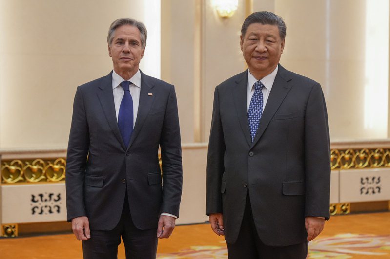 中国国家主席习近平26日在北京会见到访的美国国务卿布林肯。（美联社）
