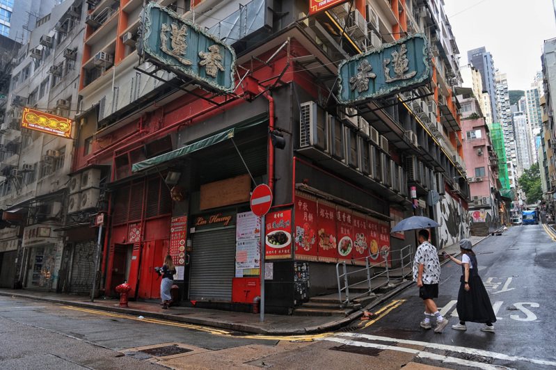 香港3月蛋黃區商鋪空置率僅較去年同期微跌，圖為位於中環坐擁百年歷史的粵式茶樓蓮香樓舊址，在空置約一年半後，稍早以每月約28萬租出。（中通社資料照片）