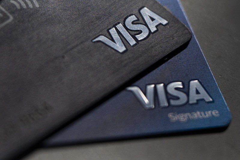 威士(Visa)信用卡公司宣布重大改革，未来数个月美国民众将会陆续体验，钱包携带的实体卡将会减少，每张卡上印制的16位号码，会变得无关重要。(美联社)(photo:UDN)