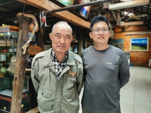 蔡青山（左）與兒子蔡政銘積極推動金針山觀光旅遊。 圖／卜敏正 攝影