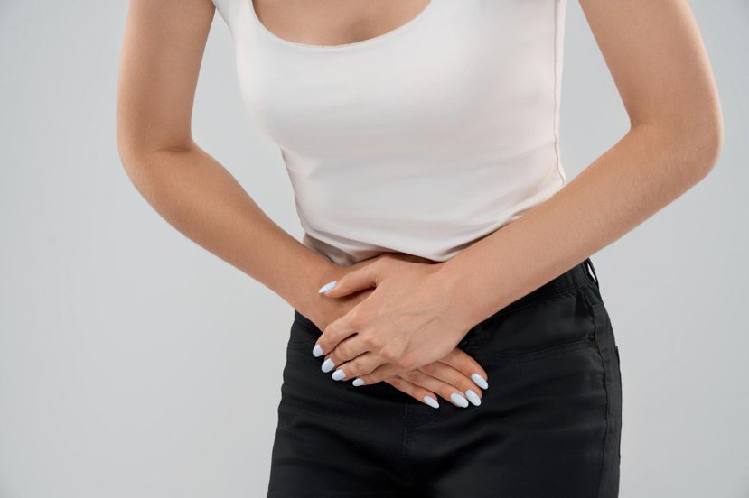 泌尿道感染是女性常見的疾病之一，常見症狀為尿頻、尿急、尿道灼熱感、腰背疼痛甚至發...