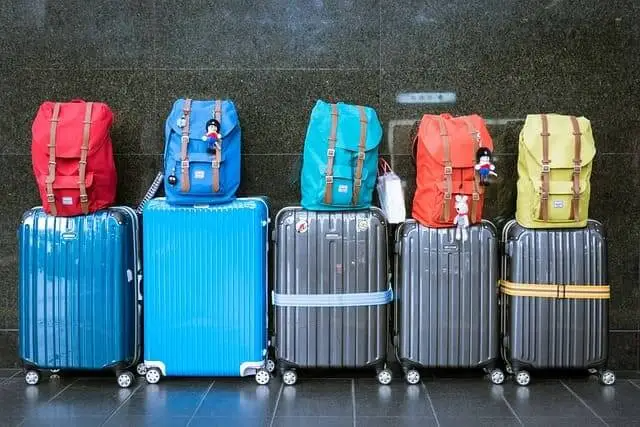 可帶上機的隨身行李重量多介於7~14公斤。 圖／pixabay