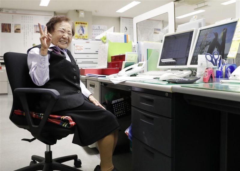 像玉置泰子阿嬤這樣的高齡長者，在日本就業的情況越來越普遍。 圖／擷取 共同社