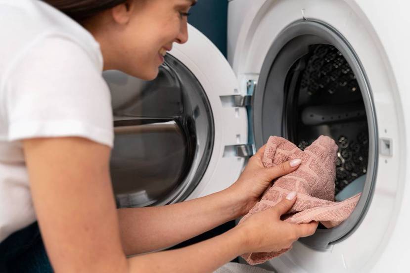 洗衣機內部為什麼會變髒？多久清洗一次？ 圖／freepik