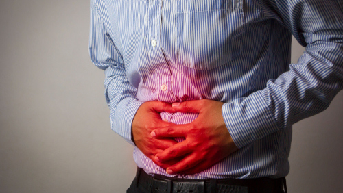 68歲男性腹痛噁心誤以為是急性胃炎，就醫才發現「有2條動脈完全塞住」竟是心肌梗塞...