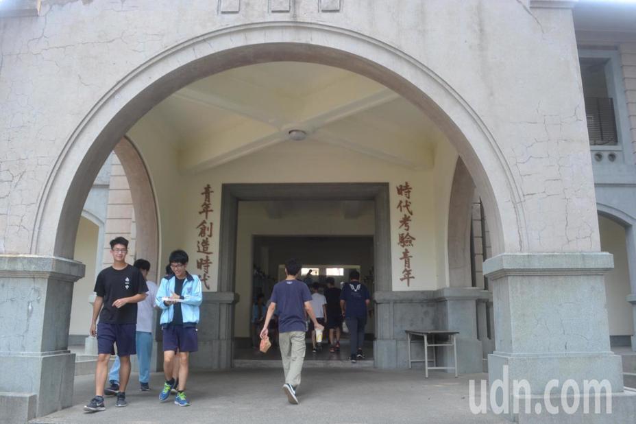 第一階段大學入學申請放榜，台南一中有61人次通過醫學系申請。記者鄭惠仁／攝影