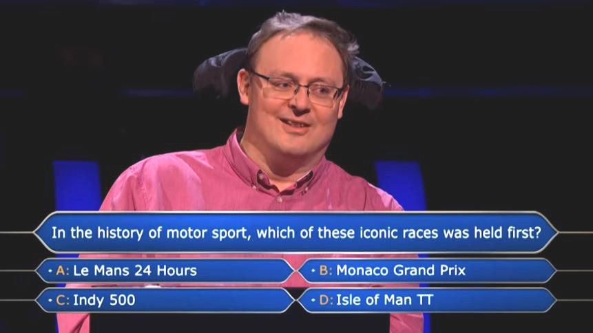 英國退休醫師安德魯參加益智節目，答到只剩最後一題魔王題卻選擇放棄作答。圖翻攝自Youtube「Who Wants To Be A Millionaire? 」