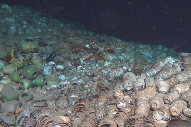 大陸官方5月21日宣布在南海西北陸坡開展「深海考古」，目標是明代弘治到正德年間的兩艘沉船，其中一艘估計約載有10萬件瓷器。圖／取自大陸國家文物局官網
