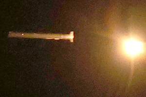 國軍16日清晨在屏東九鵬基地，發射代號「雄昇」（雄2E）型的次音速攻陸巡弋飛彈。這是其服役戰備十餘年來首度曝光，飛彈中後段可看出彈翼。記者劉學聖／攝影