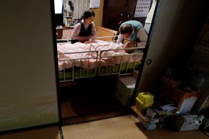 超高齡的日本65歲以上癌症患者占所有病人的75.1％，日本專家指出，在高齡父母罹癌治療前，子女可以具體做四件事。路透