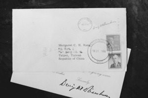 1961年11月24日，一位自認與美國前總統艾森豪同一天生日的台北女孩子，向艾森豪寄了一張生日卡，沒想到艾森豪竟然親自回信並簽名。圖／聯合報系資料照片