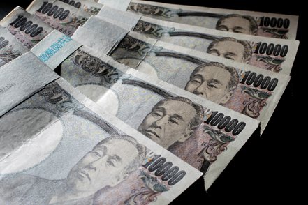 日圓兌美元匯率29日盤中貶破160大關，日圓兌新台幣匯率跟著溜滑梯、最低墜至0.2039。 路透