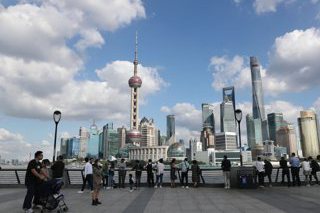 中國經濟示意圖。圖為上海外灘。新華社
