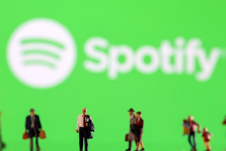 音樂網路串流平台Spotify 4日宣布，將裁汰17%人力。 路透