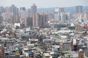 據內政部統計，台北市平均屋齡約37年，居六都之冠，逾7成建物的屋齡超過30年。圖／聯合報系資料照片