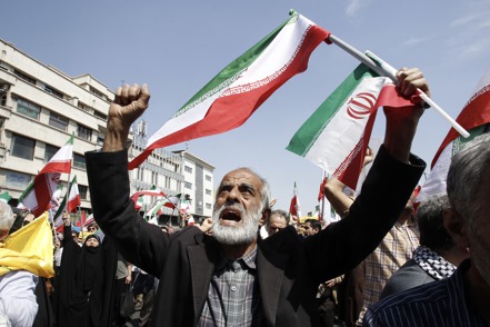 伊朗民眾上街抗議以色列。 歐新社