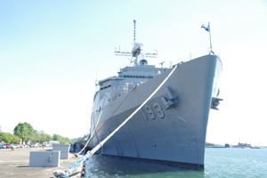 停靠在左營港水星碼頭的旭海艦（LSD-193），至今仍是中華民國海軍有史以來最大的兩棲艦艇。記者程嘉文／攝影