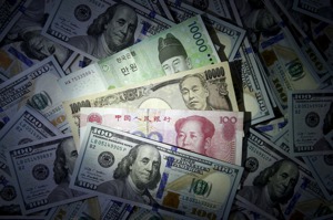 近期強勢美元下，日圓與韓元等亞洲貨幣急速貶值。市場猜測人民幣有可能跟著日圓貶值，以提振大陸經濟。路透