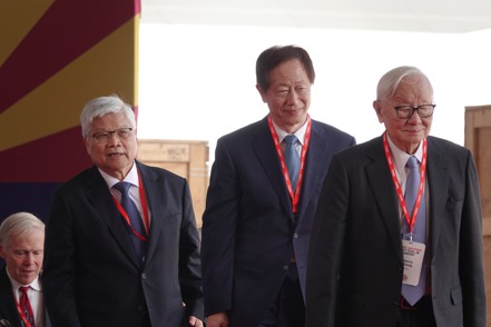 台積電創辦人張忠謀（右起）、董事長劉德音（中）、總裁魏哲家（左）。 圖／聯合報系資料照片