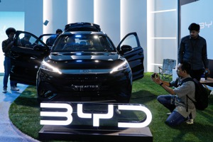 比亞迪2023年超越特斯拉，成為全球最暢銷的電動車製造商。每3輛賣出的電動車就有1輛是比亞迪生產的。路透